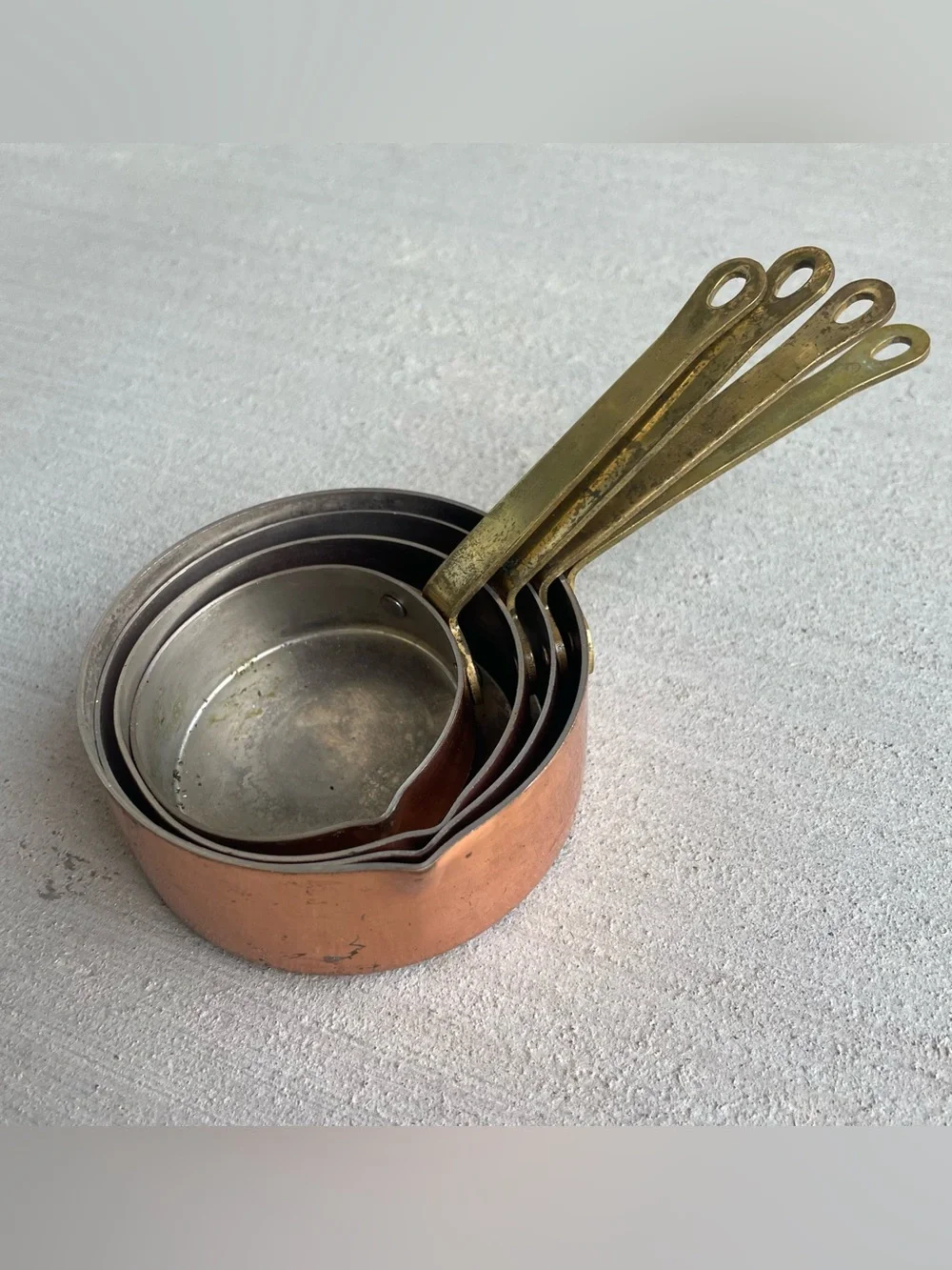 Set Of 4 Vintage Copper & Brass Handle Measuring Cups Nesting Pouring